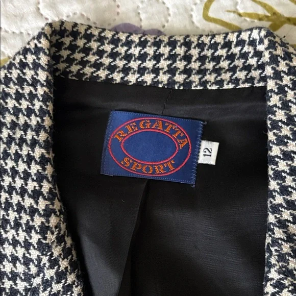 Women's Black and White Houndstooth Tailored Blazer - Picture 2 of 9